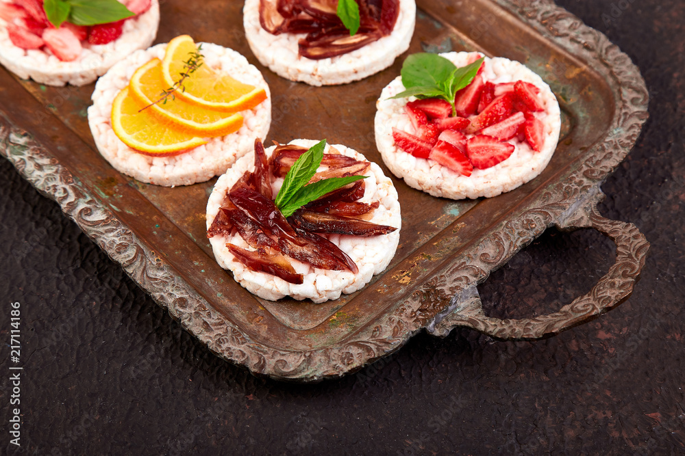 Snack with rice crispbread and fresh fruits Snack with rice crispbread and fresh fruits