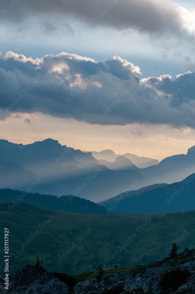 Obraz premium Landscape shot at the Passo di Giau, in the the Italian Dolomites, during the Golden Hour.