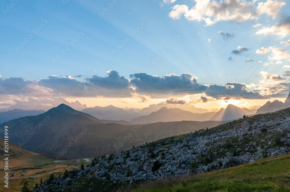 Obraz premium Sunset at the Passo di Giau, in the Italian Dolomites, on a late July evening.