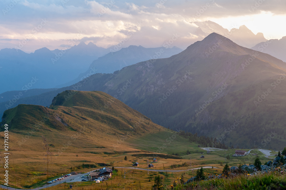 Naklejka premium Sunset at the Passo di Giau, in the Italian Dolomites, on a late July evening.