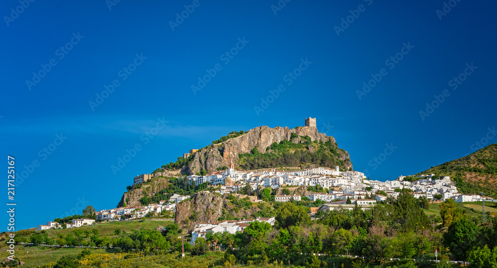 Zahara de la Sierra, beautiful town located in the Sierra de Grazalema Zahara de la Sierra, beautiful town located in the Sierra de Grazalema