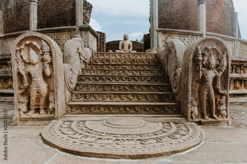 Obraz premium Ruins of an ancient buddhist temple from an ancient village