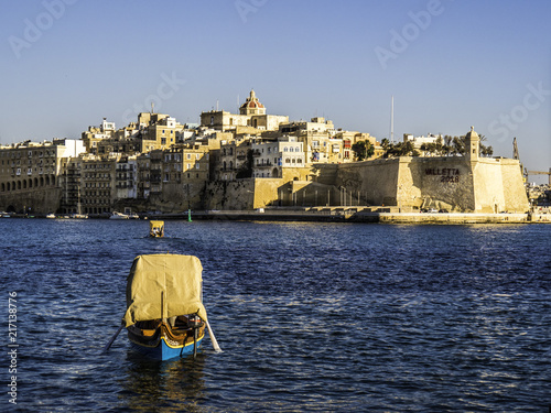Obraz na płótnie Skyline of Valletta Malta view from the harbour during sunset hour w salonie