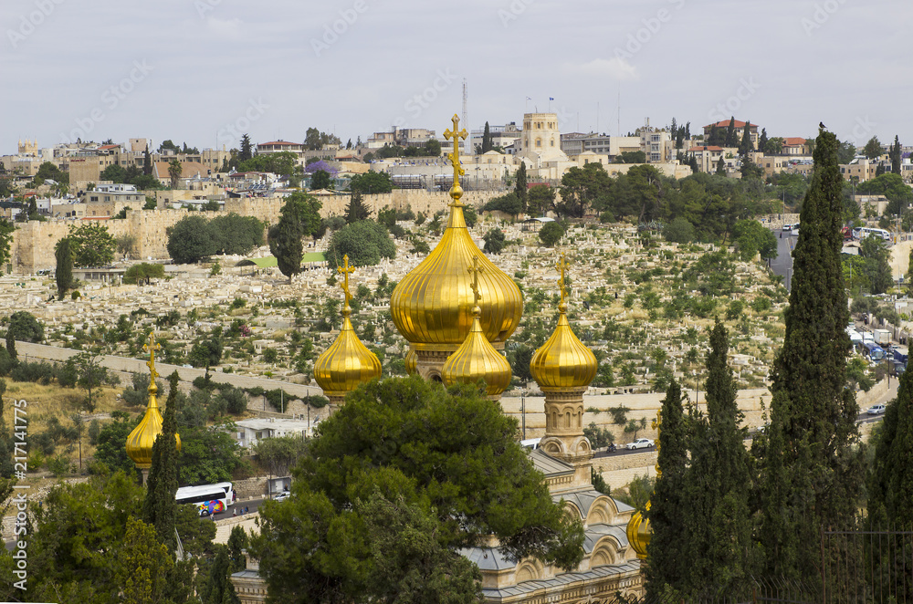 Εκτύπωση καμβά The golden domes of the towers on the ancient Russian Orthodox Church in the Cit