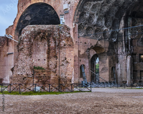 Massenzio Basilica Perspective Exterior View photo