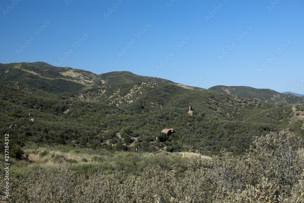 Obraz premium Stone Chair Panoramic Lake Hughes Road California