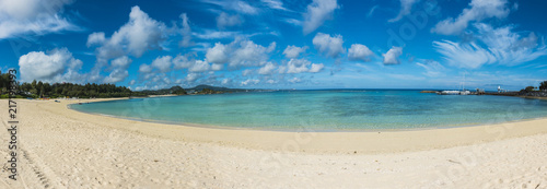 Sandy beach under blue sky with clouds, Travel destination, nature sea view with sand beach, nature background, Tropical beach in summer, Panorama, copy space © jatuporn_apple