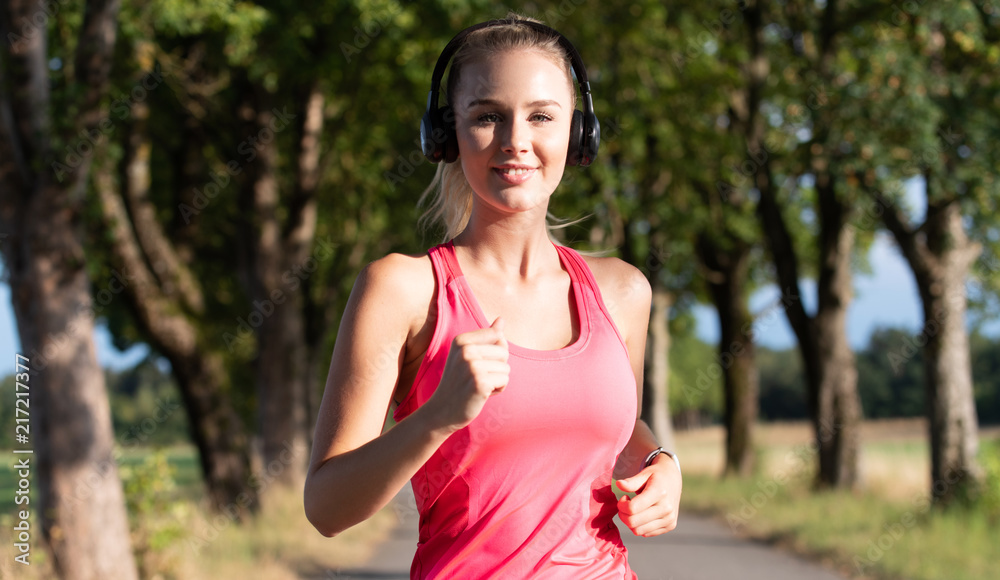 Frau beim Sport, Ausdauersport, Joggen Frau beim Sport, Ausdauersport, Joggen