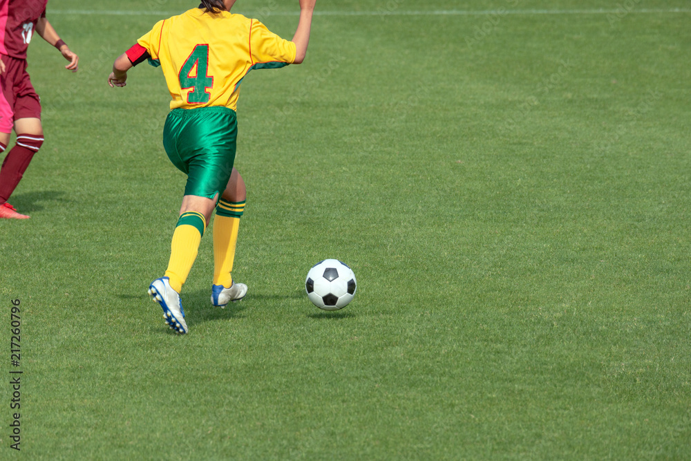 女子サッカー試合風景