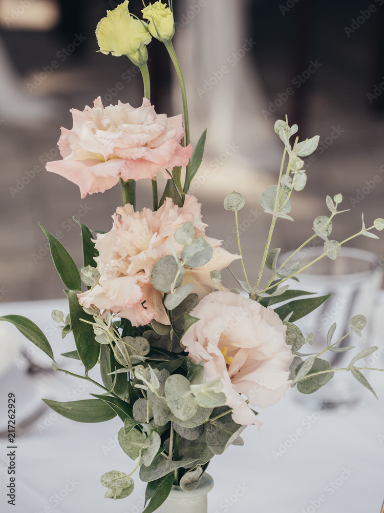 Obraz Miejsce na wesele z kwiatowym wystrojem