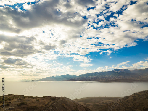 イシククル湖の朝靄＠キルギス © 和義 大成