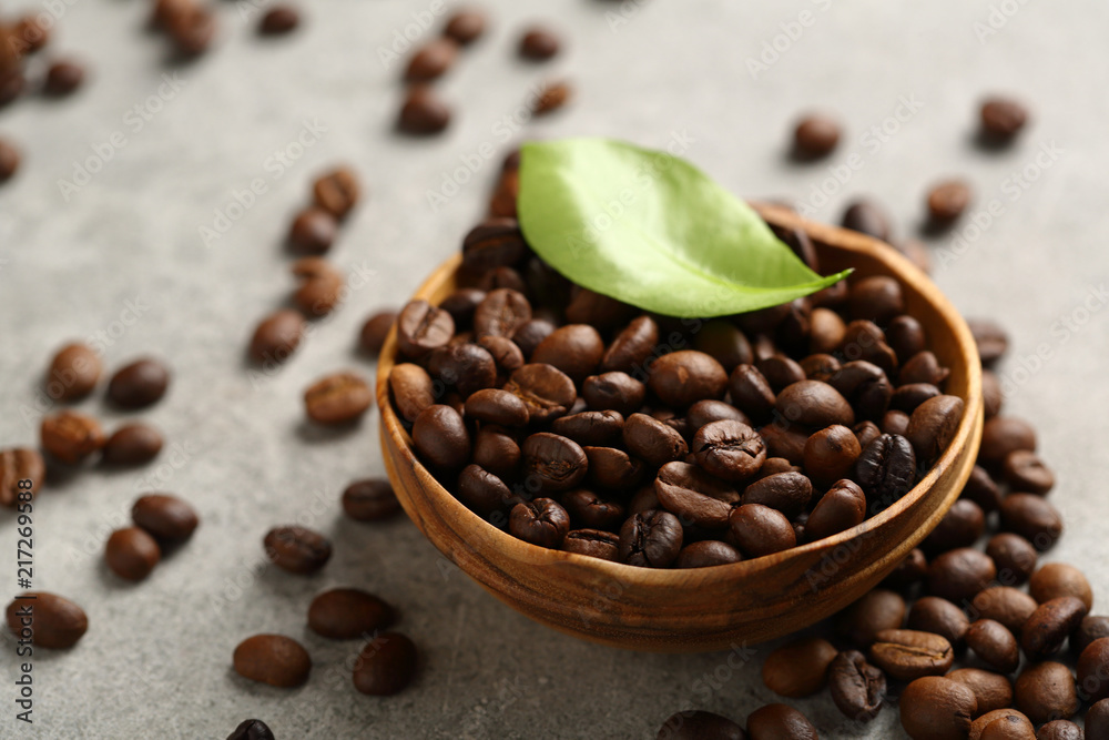 Fototapeta premium Coffee beans in bowl