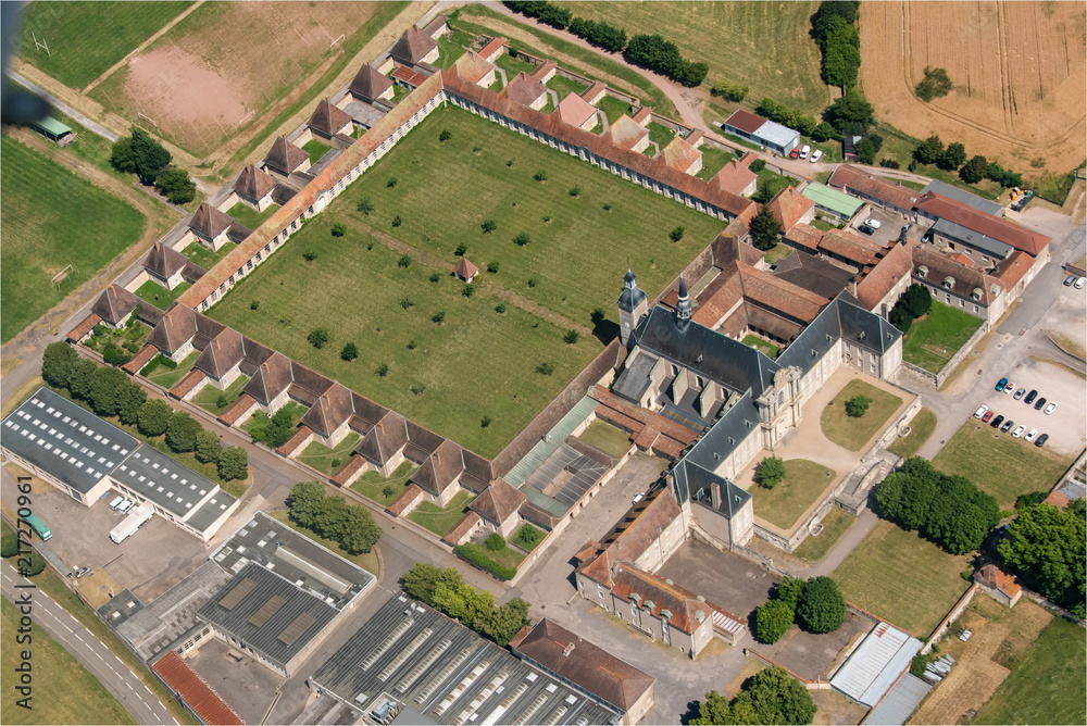 vue aérienne d'un monastère à Nancy dans la Meurthe-et-Moselle en France
