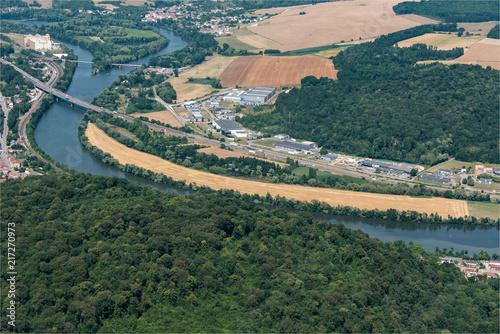 vue aérienne de la rivière Meuse à Marbache dans la Meurthe-et-Moselle en France