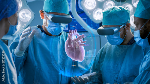 Billede på lærred Surgeons Perform Heart Surgery Using Augmented Reality Technology