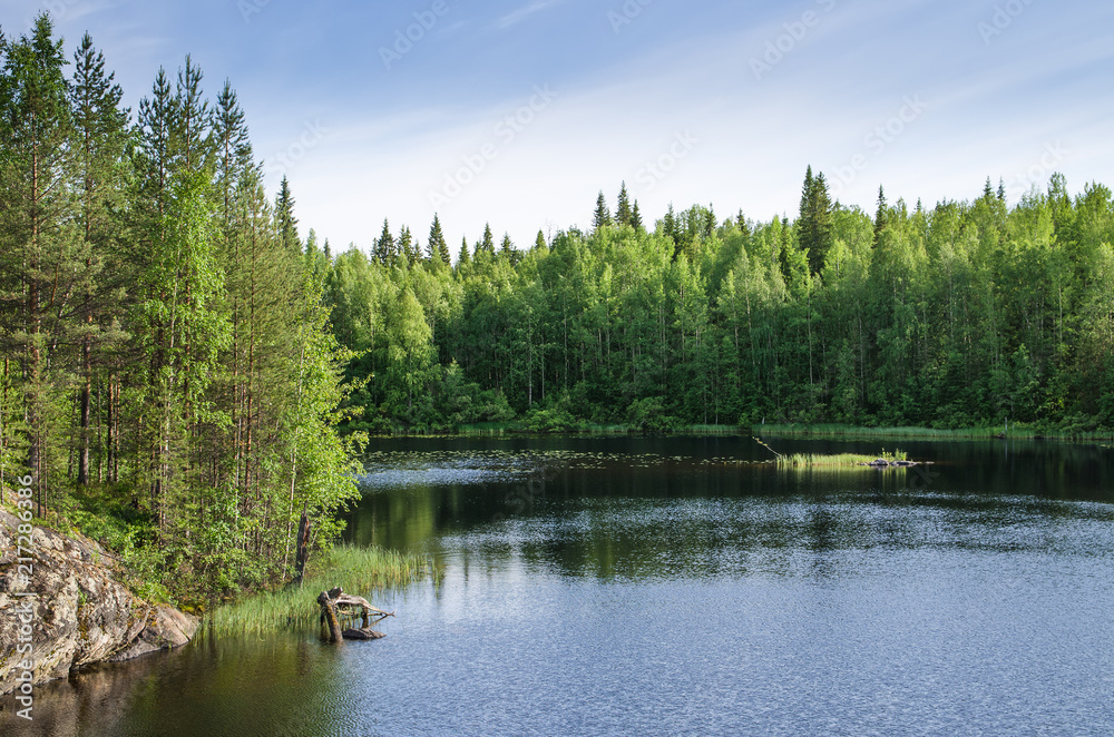 Obraz premium Lake Pulong on the Kola Peninsula, Russia