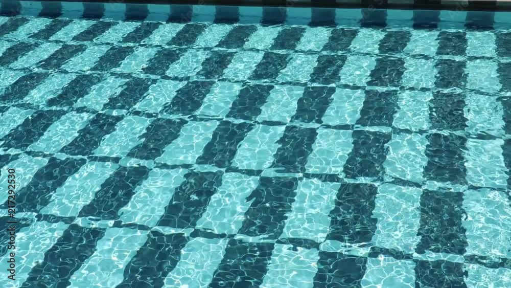 Geometric patterns through the water