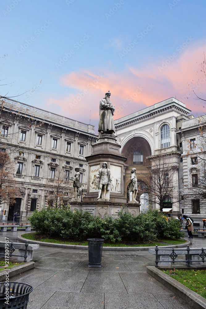 Obraz premium Milan, Italy, Leonardo da Vinci Monument. Leonardo da Vinci lived and worked in Milan for a long time. It is not surprising that in Milan there is a monument to this great artist.