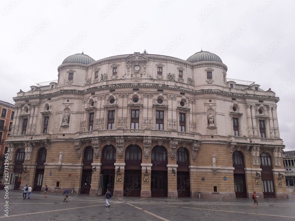 Teatro Arriaga de Bilbao - Edificio neobarroco de finales del siglo XIX, obra del arquitecto Joaquín de Rucoba .