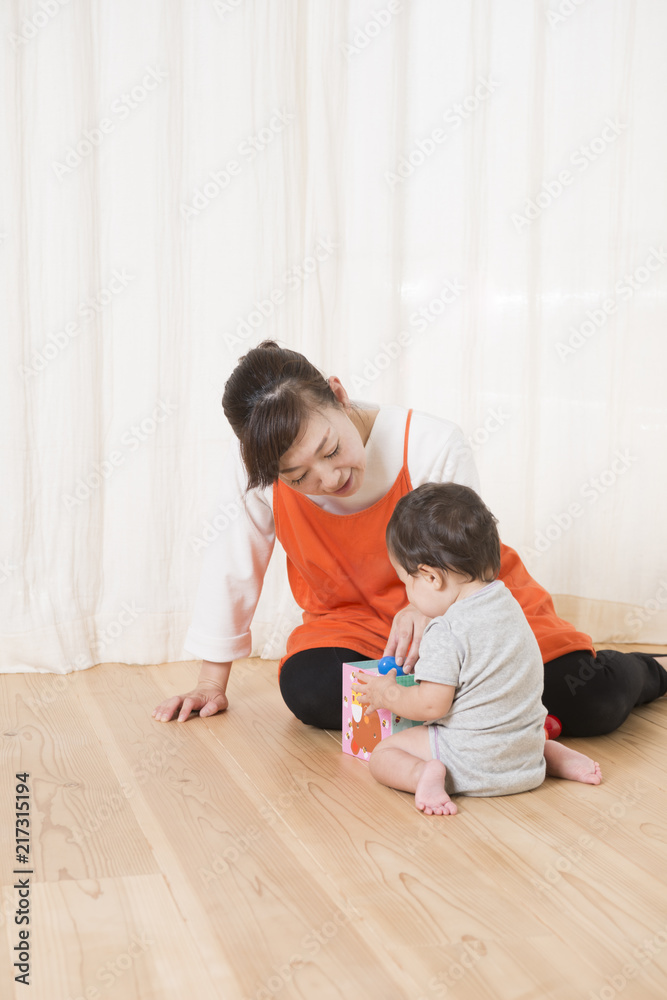 保育士と赤ちゃん