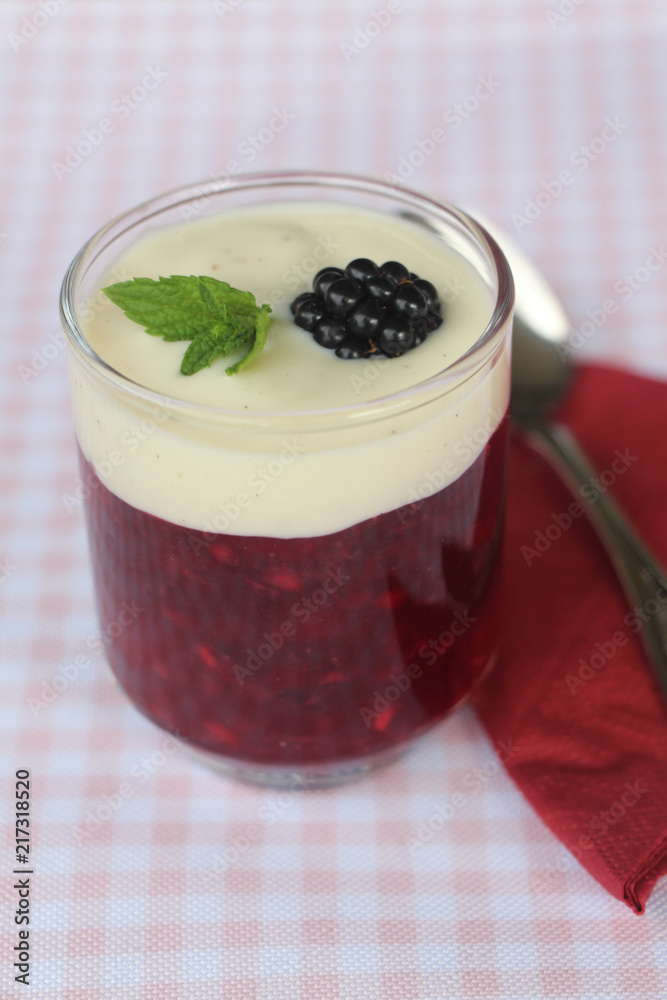 Rote Grütze mit Vanillesauce im Glas Stock Photo | Adobe Stock