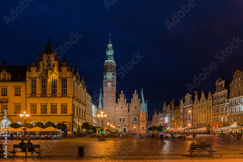 Breslau – Rathaus mit Rathausturm in der Blauen Stunde