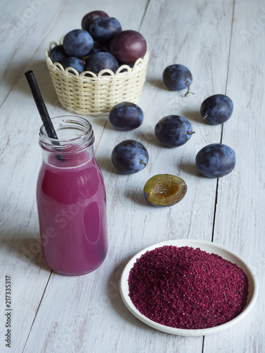 Fotografia Dry concentrate of plum juice