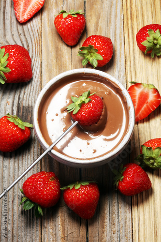 Fondue with Melting chocolate or melted chocolate and strawberry.