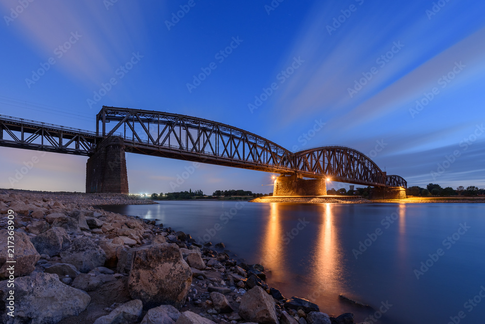 Fototapeta premium Haus-Knipp-Eisenbahnbrücke