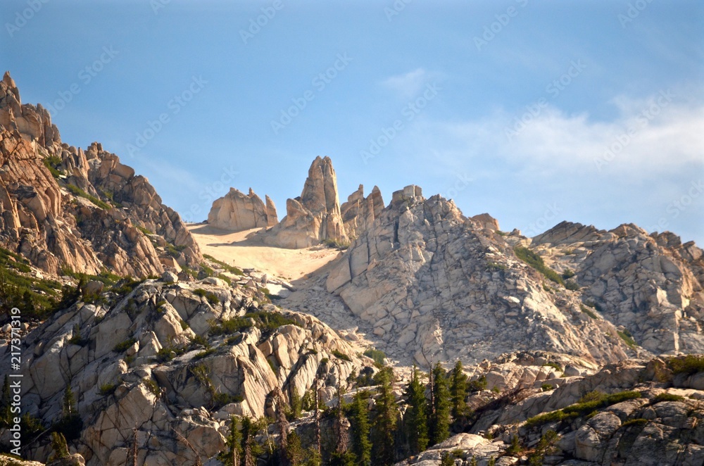 needle mountain peeks in the eastern sierras