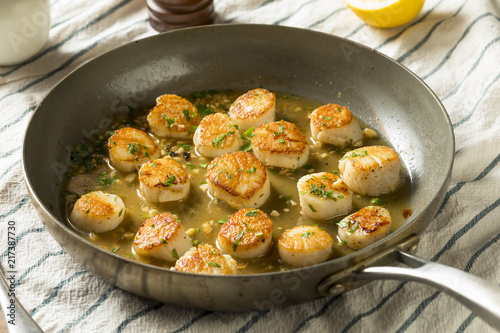 Panned Seared Scallops in Broth