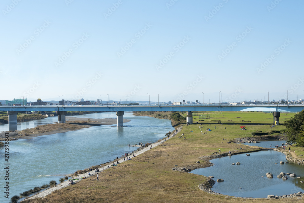 田園都市線から見える多摩川の風景