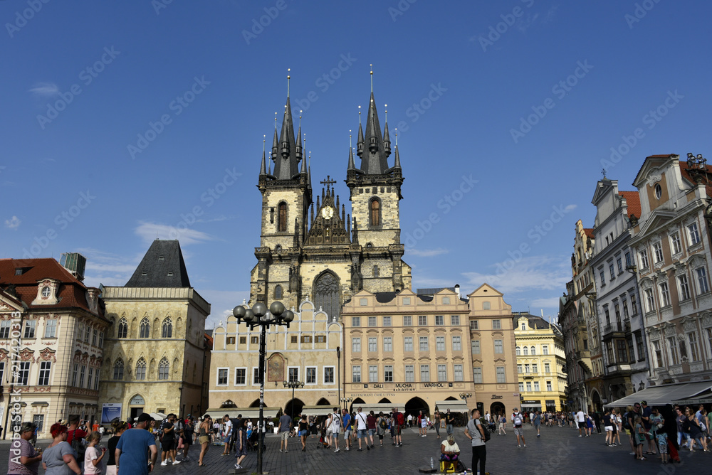  Notre-Dame du Tyn sur la place de la vieille ville (Prague)