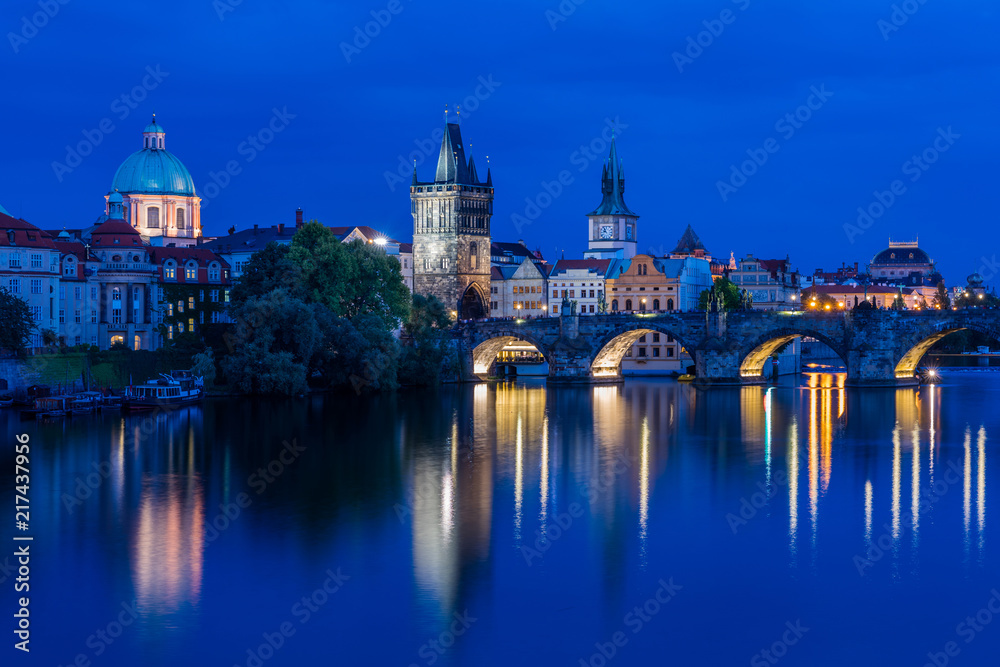Prag – Karlsbrücke zur Blauen Stunde