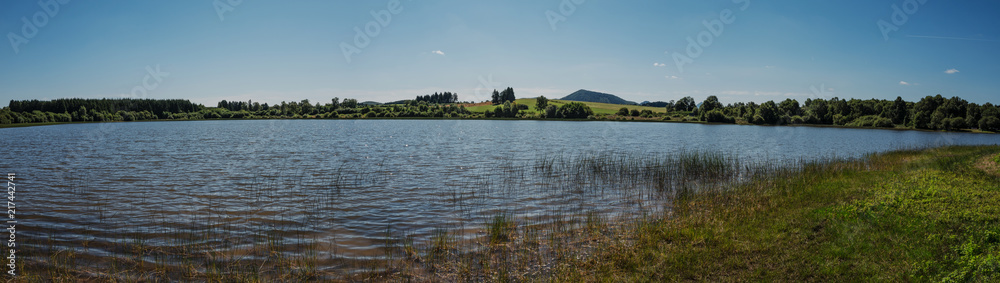 vue panoramique sur l'étang