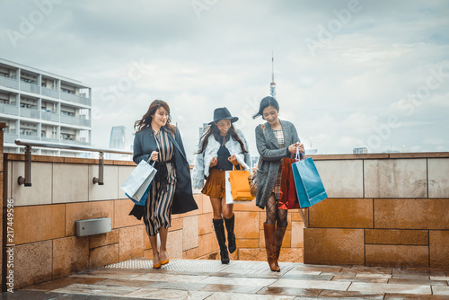Photography Women shopping in Tokyo