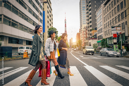 Photography Women shopping in Tokyo