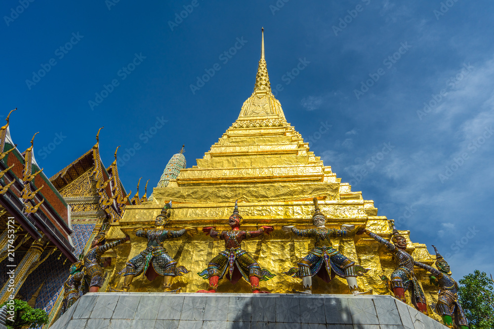 Fototapeta premium Giant statue in Wat Phra Kaew, Thailand