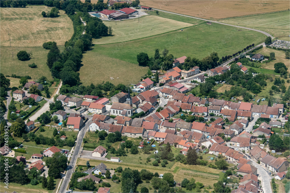 vue aérienne du village de Frébécourt dans les Vosges en France
