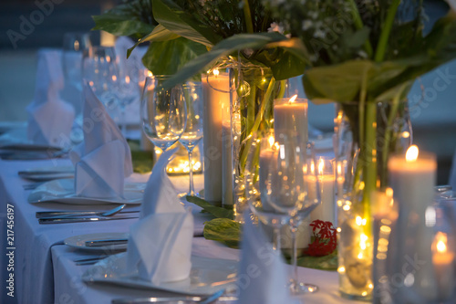 Foto Wedding Banquet or gala dinner decorated with garlands