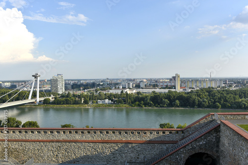 Canvas Print Le Danube et le pont du soulèvement national (Bratislava)