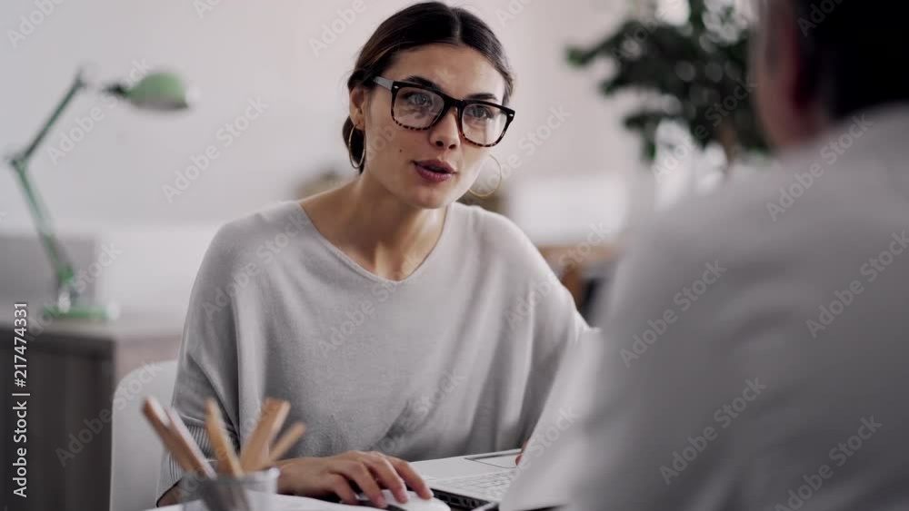 Business people discussion advisor concept