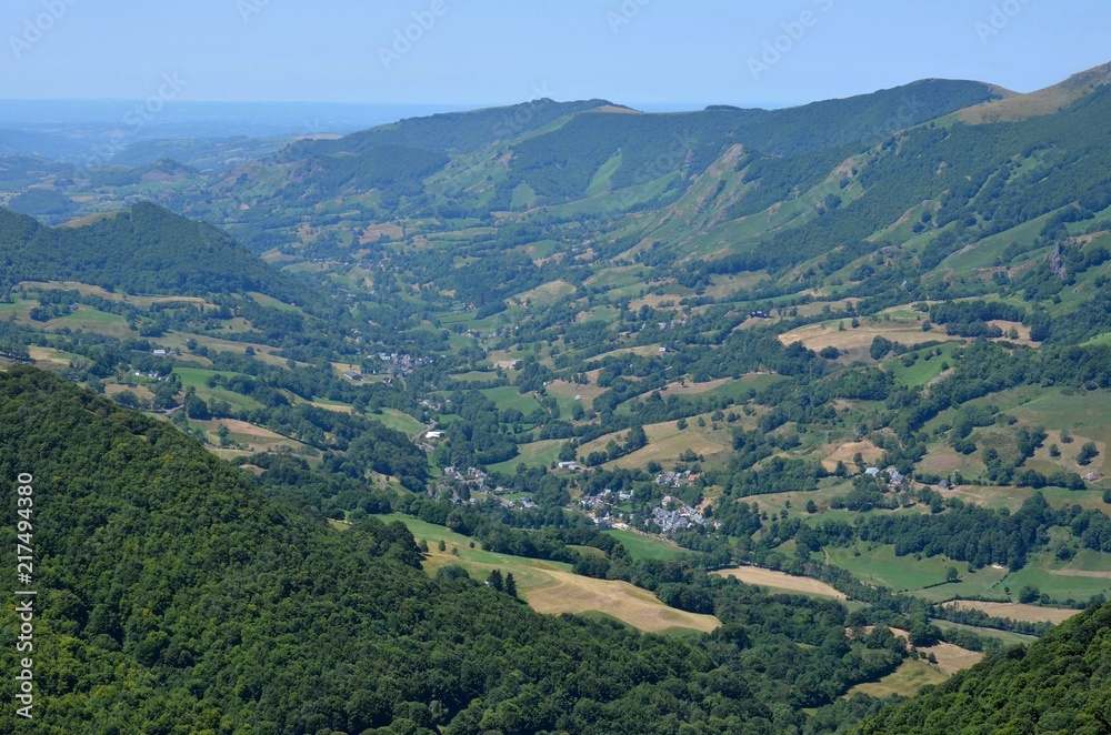 Vallée de Mandailles-Saint-Julien, parc des Volcans d'Auvergne, France