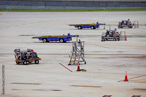 Wallpaper Mural Equipment for ground assistance of an aircraft Torontodigital.ca