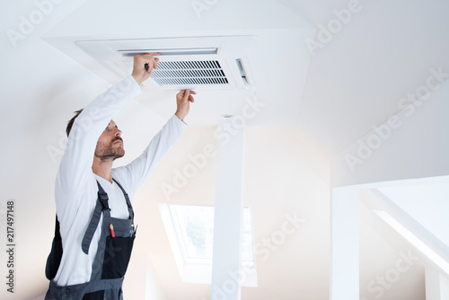 Installation einer Klimaanlage 