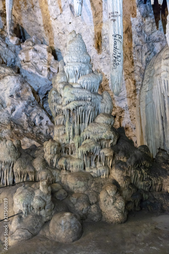 Grotte sur l'île d'Antiparos en Grèce