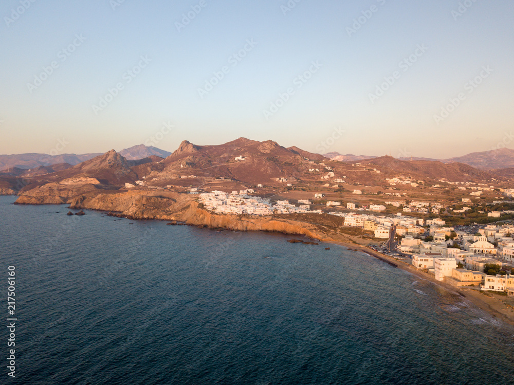 Ville de Naxos au couchant dans les Cyclades en Grèce