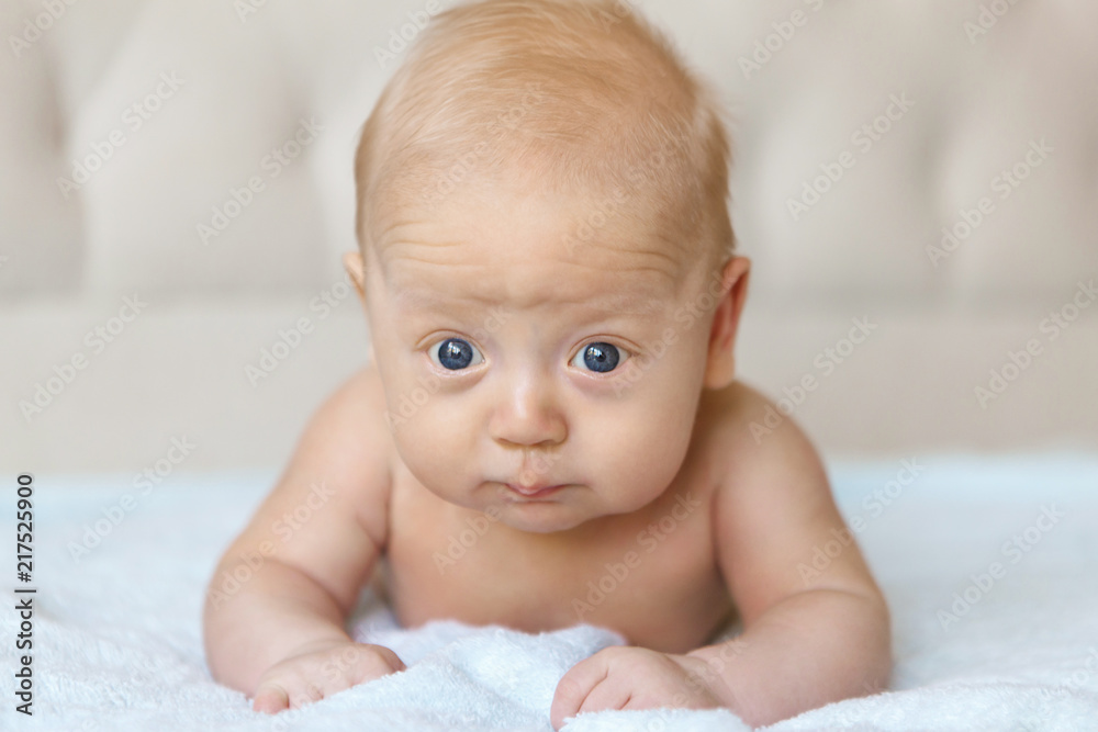 Newborn mild boy learns to hold his head Newborn mild boy learns to hold his head