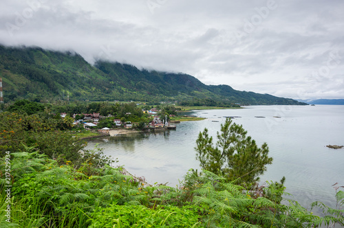 Lake Toba in the Indonesian island of Sumatra © gumbao