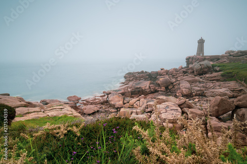 View of the Ploumanach lighthouse by a foggy evening. © Nicolas